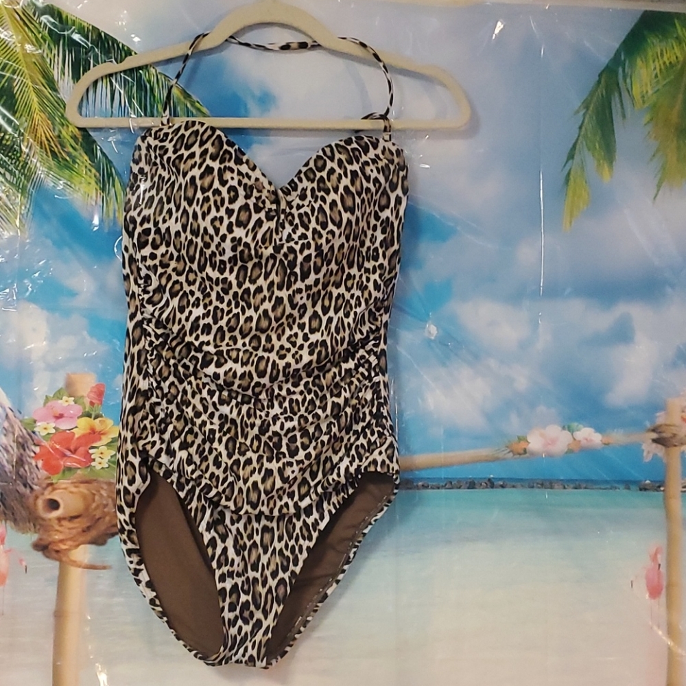 elegant Tommy Bahama swimsuit 👙